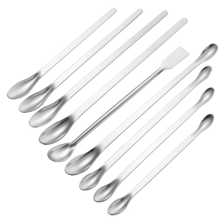 Spatulas and scopulas